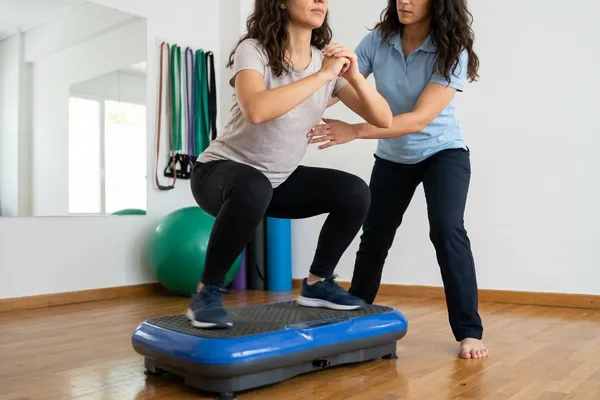 Θεραπευτική πλατφόρμα δόνησης για νευρομυϊκή εκπαίδευση